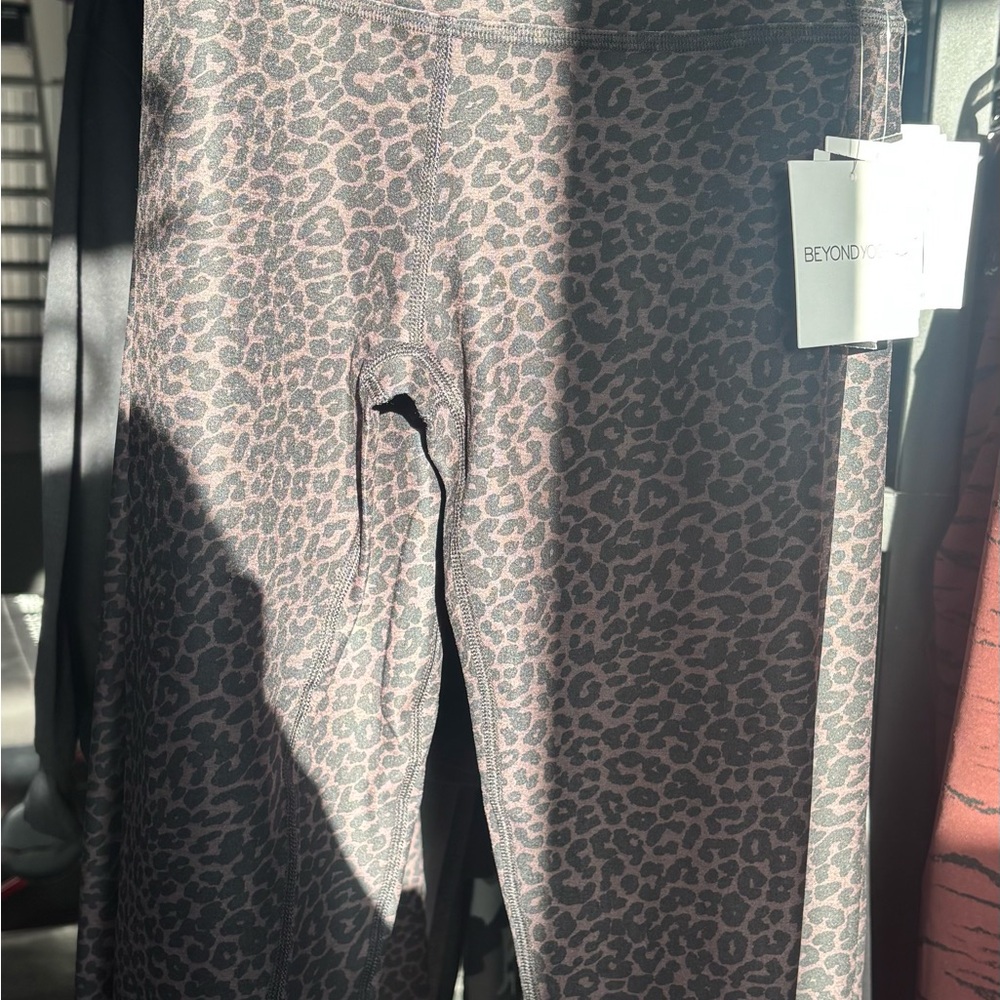 Beyond Yoga Brown Leopard Leggings - Picture 4 of 4